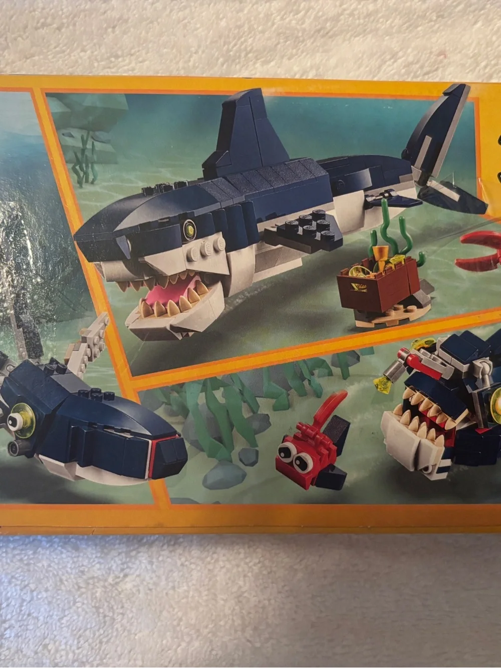 Lego Creator Deep Sea Shark & Crab Set - Blue/Red. 230 Pieces, Model # 31088 NEW